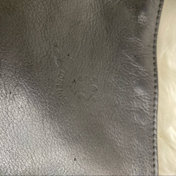 Italian Leather Crossbody Bag - Picture 4 of 9